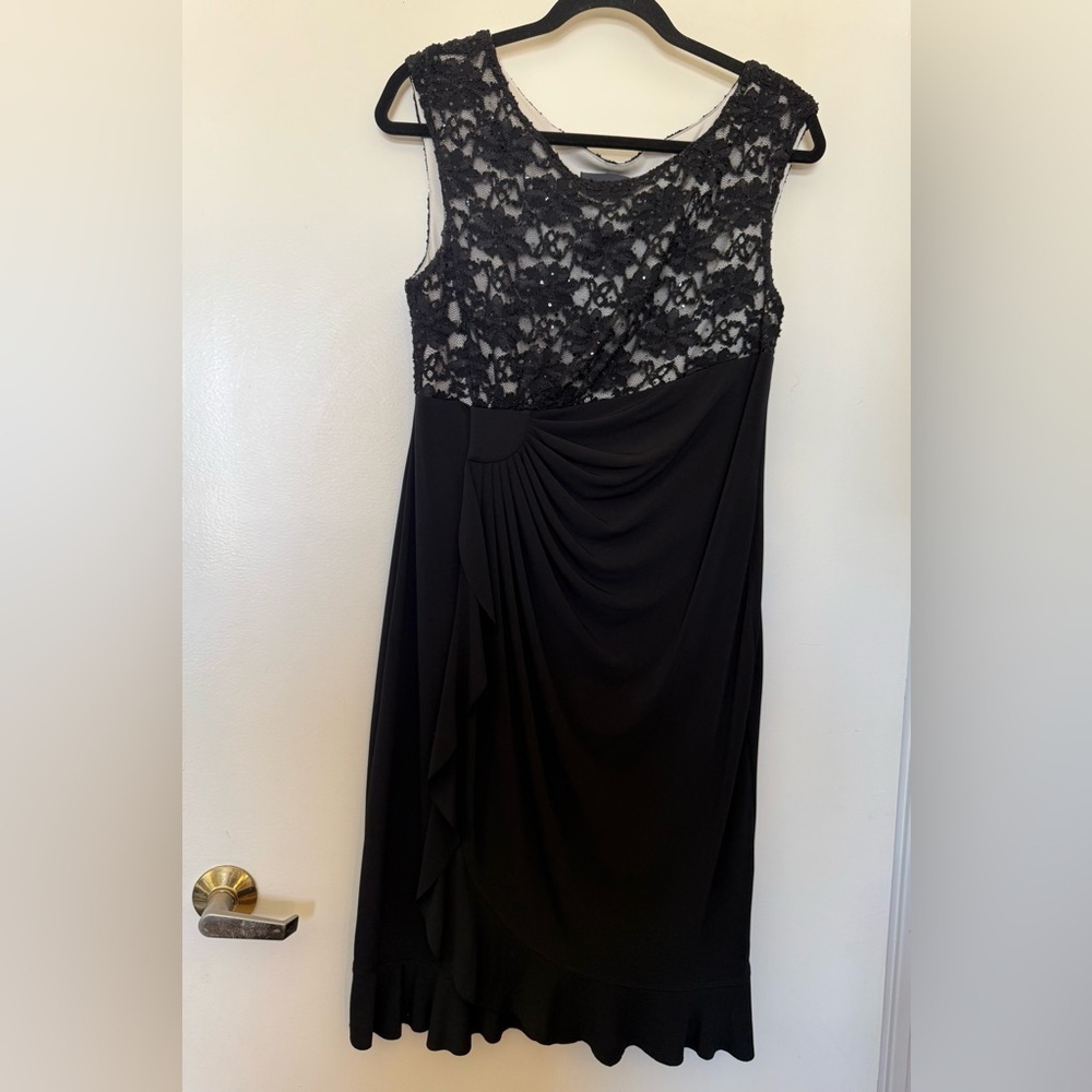 Connected Apparel Black Lace Top Sleeveless Mini Evening Dress in Size 12